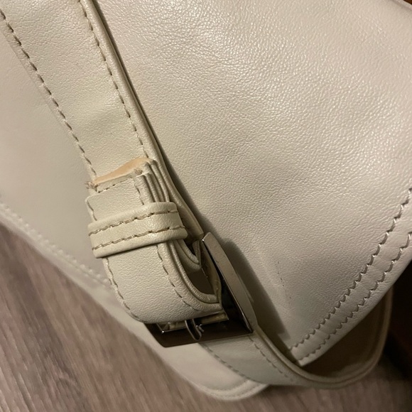 Aurielle Ivory Leather Multi-compartment Crossbody Purse - Picture 9 of 14